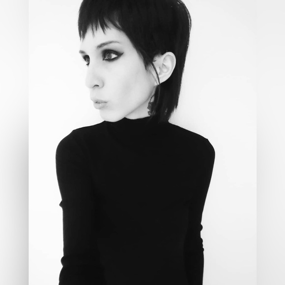 Meet your Posher, Uriel - Picture 4 of 5